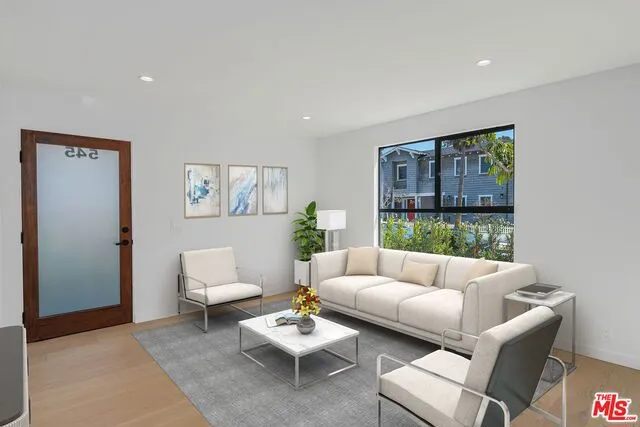 545 San Juan #3 Venice, CA 90291