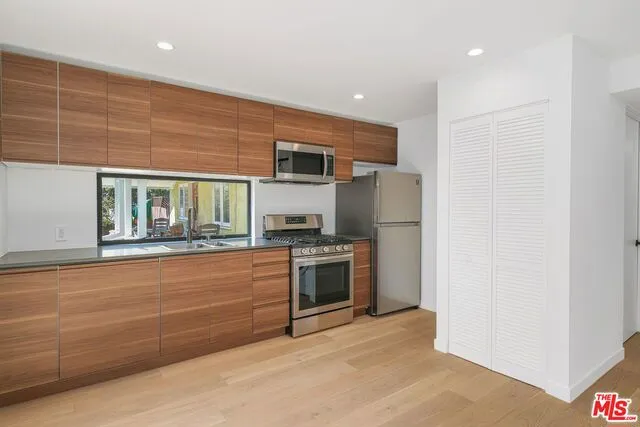 545 San Juan #3 Venice, CA 90291