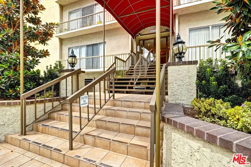 10747 Wilshire Boulevard #1002 Los Angeles, CA 90024