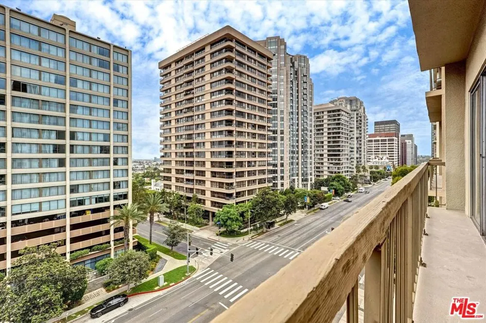 10747 Wilshire Boulevard #1002 Los Angeles, CA 90024