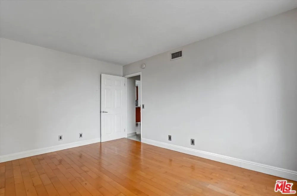 10747 Wilshire Boulevard #1002 Los Angeles, CA 90024