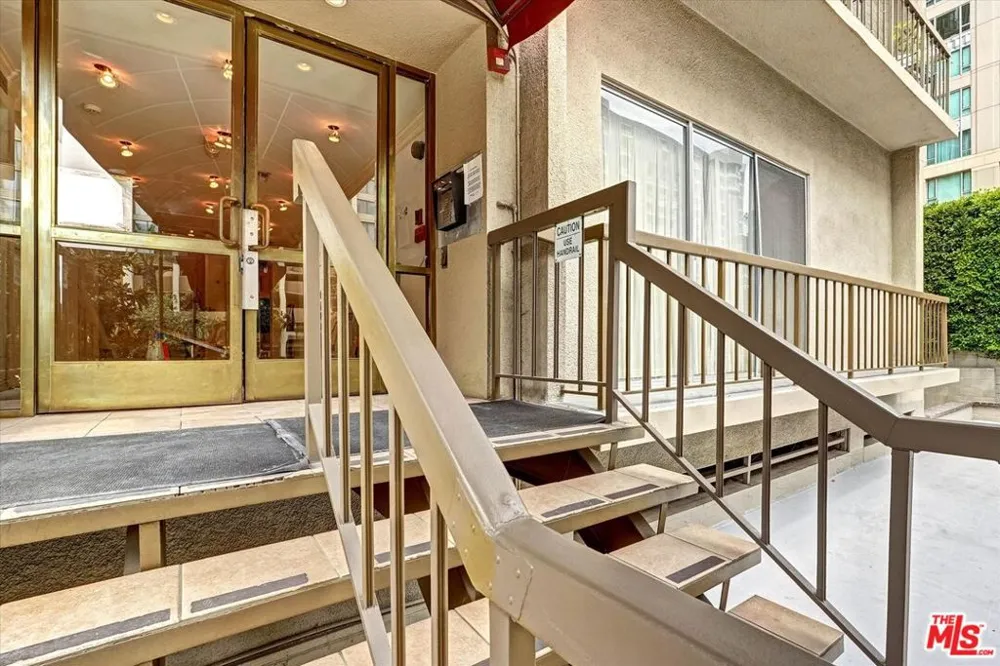 10747 Wilshire Boulevard #1002 Los Angeles, CA 90024