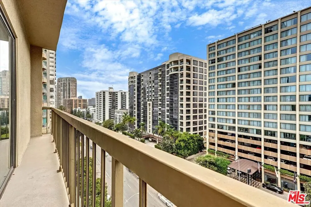 10747 Wilshire Boulevard #1002 Los Angeles, CA 90024