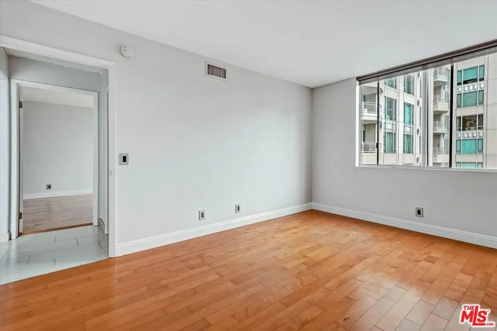 10747 Wilshire Boulevard #1002 Los Angeles, CA 90024