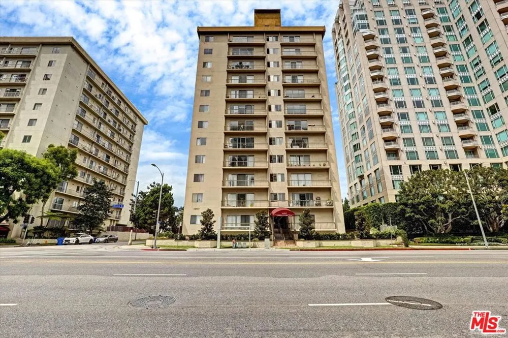 10747 Wilshire Boulevard #1002 Los Angeles, CA 90024