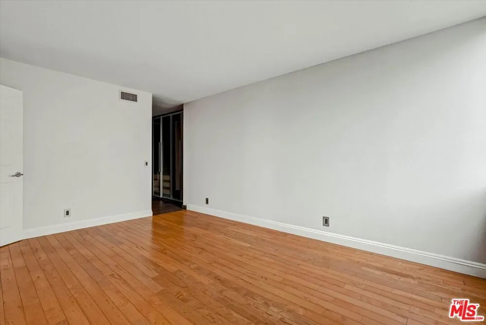 10747 Wilshire Boulevard #1002 Los Angeles, CA 90024