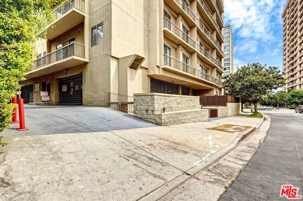 10747 Wilshire Boulevard #1002 Los Angeles, CA 90024