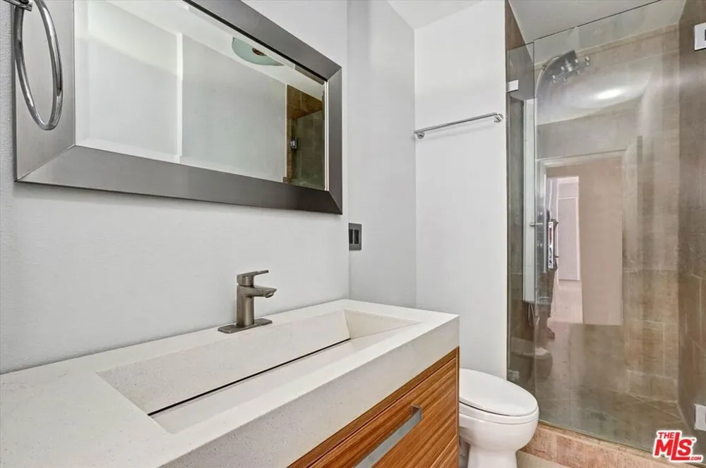 10747 Wilshire Boulevard #1002 Los Angeles, CA 90024