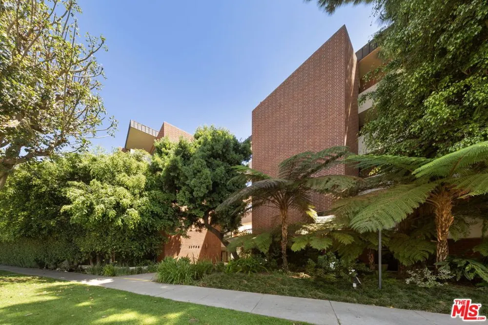 11750 W Sunset Boulevard #301 Los Angeles, CA 90049