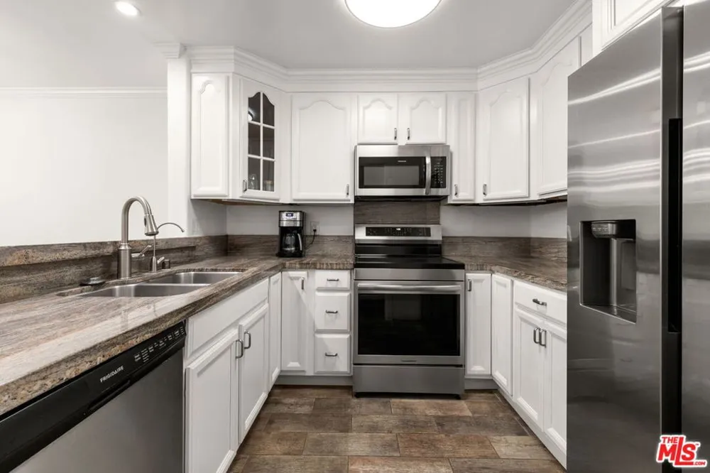 11750 W Sunset Boulevard #301 Los Angeles, CA 90049