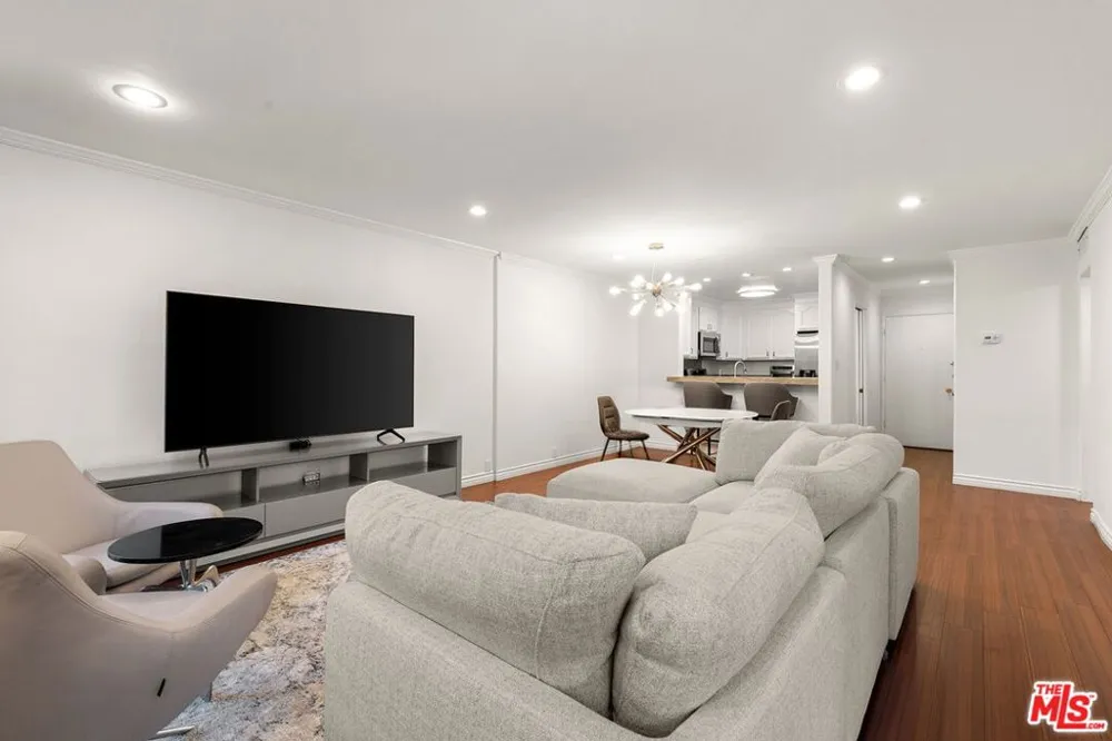 11750 W Sunset Boulevard #301 Los Angeles, CA 90049