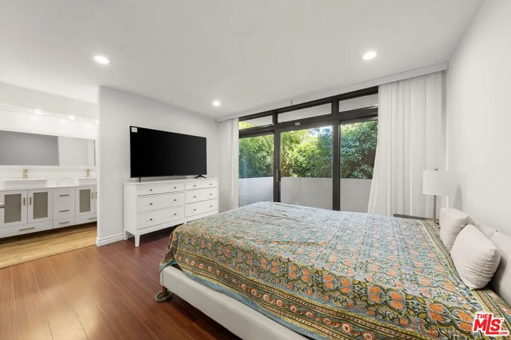 11750 W Sunset Boulevard #301 Los Angeles, CA 90049