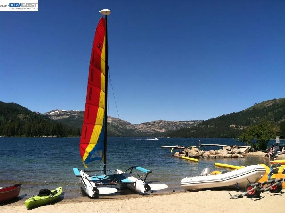 12057 Bennett Flat Rd Truckee, CA 96161