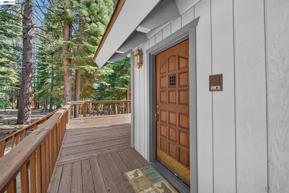 12057 Bennett Flat Rd Truckee, CA 96161