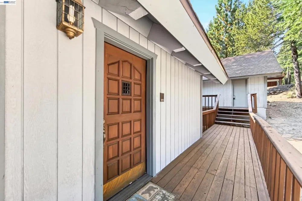 12057 Bennett Flat Rd Truckee, CA 96161
