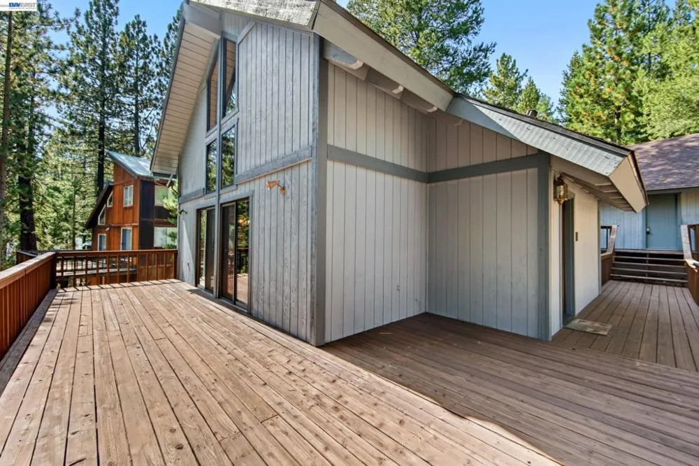 12057 Bennett Flat Rd Truckee, CA 96161