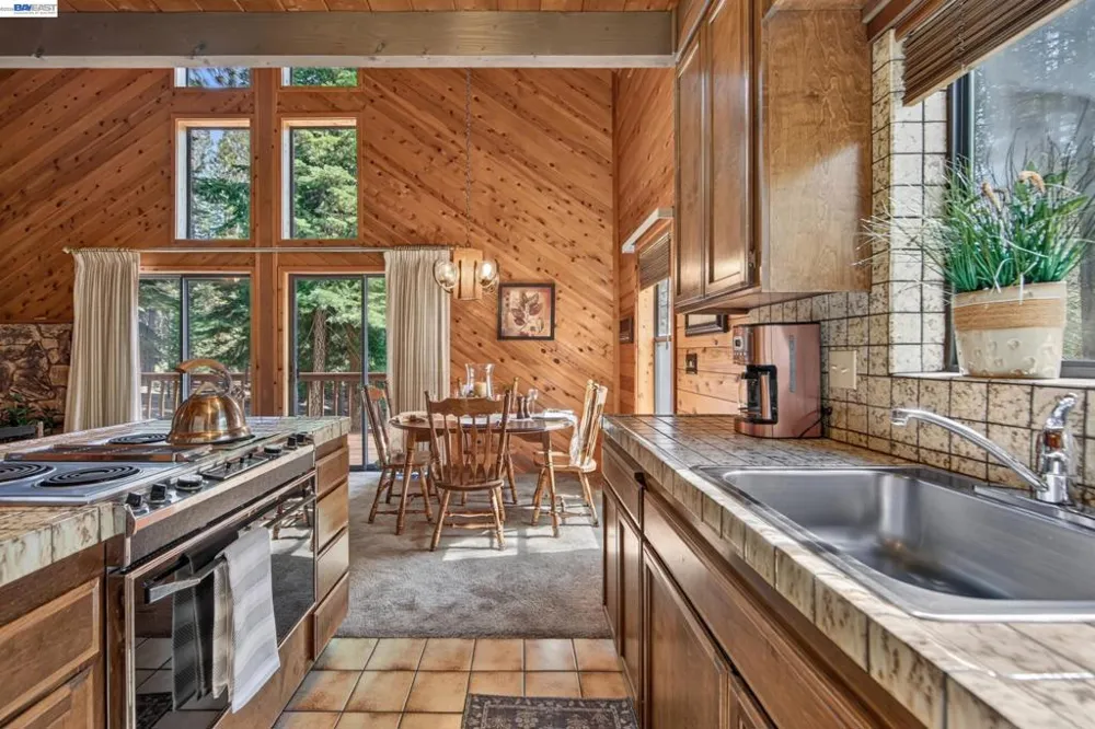 12057 Bennett Flat Rd Truckee, CA 96161
