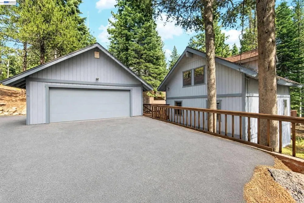 12057 Bennett Flat Rd Truckee, CA 96161