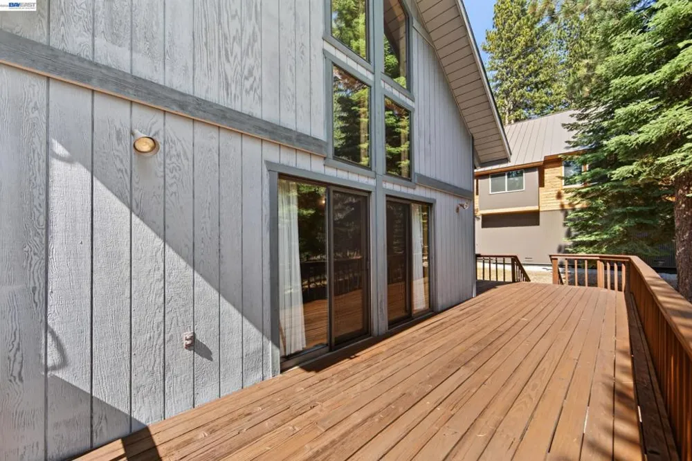 12057 Bennett Flat Rd Truckee, CA 96161