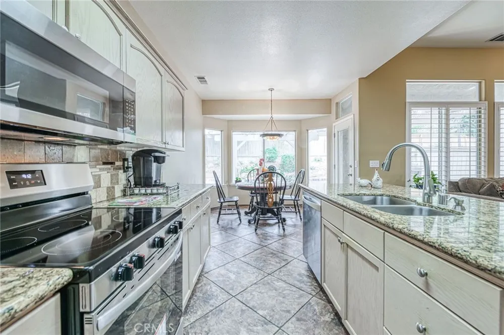 10588 E Fieldstone Avenue Clovis, CA 93619