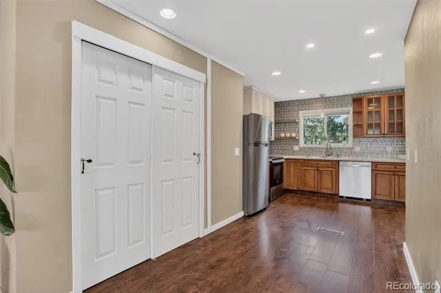 6870 S Broadway Centennial, CO 80122