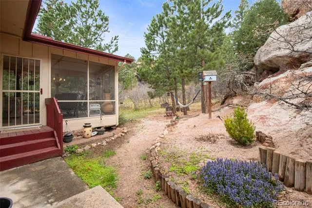 6323 Pike Circle Larkspur, CO 80118