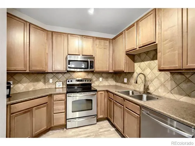 804 Summer Hawk Drive #5207 Longmont, CO 80504