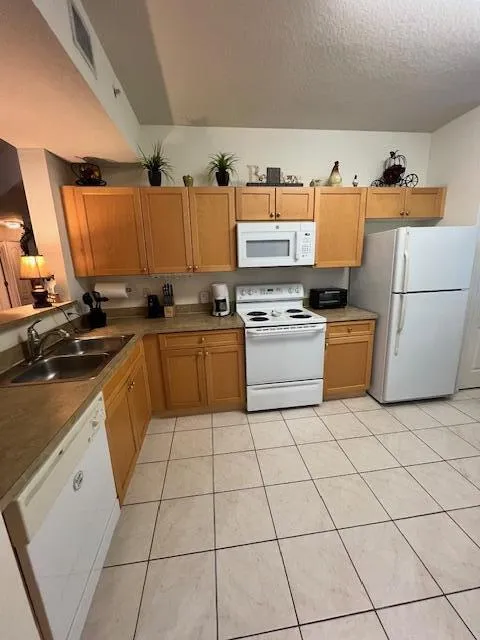 11015 Legacy Lane #101 Palm Beach Gardens, FL 33410