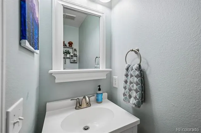 8964 W Dartmouth Place Denver, CO 80227