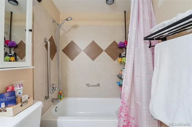 5809 S Pearl Street Centennial, CO 80121