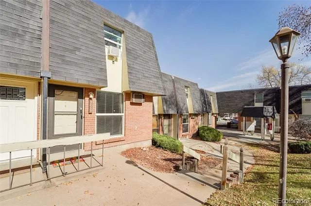 5809 S Pearl Street Centennial, CO 80121