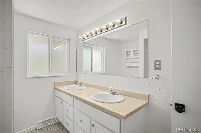 5496 W Hinsdale Place Littleton, CO 80128