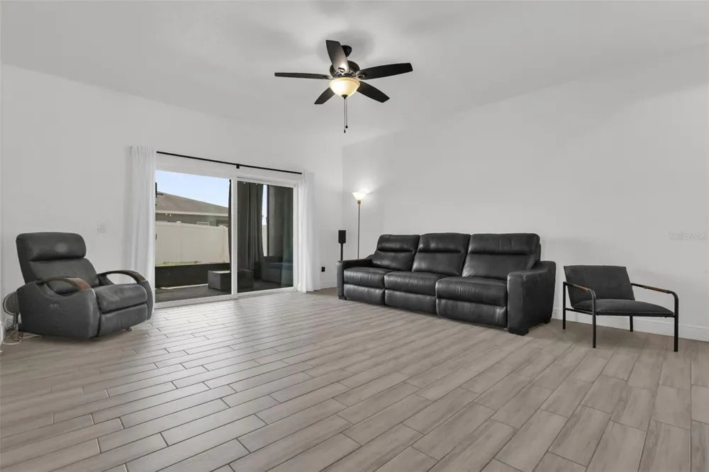 5060 GYPSY LANE Orlando, FL 32807