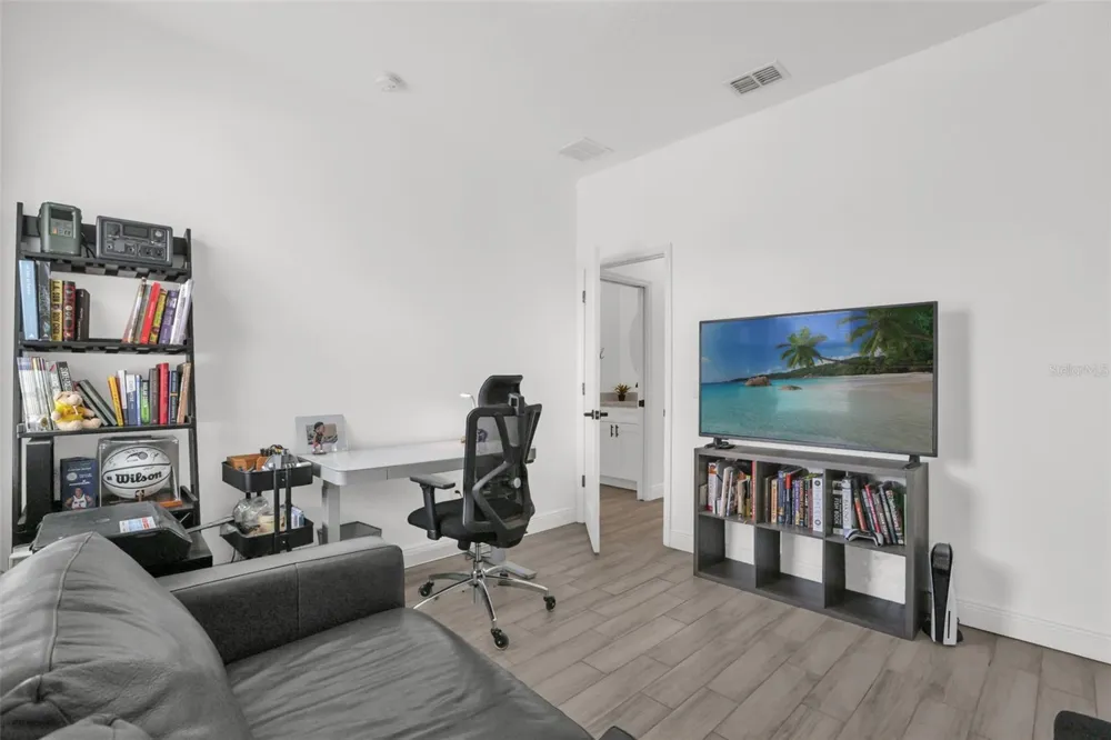 5060 GYPSY LANE Orlando, FL 32807