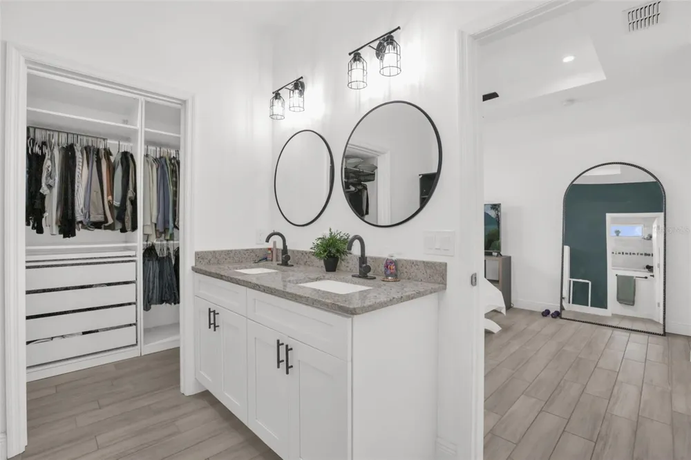 5060 GYPSY LANE Orlando, FL 32807
