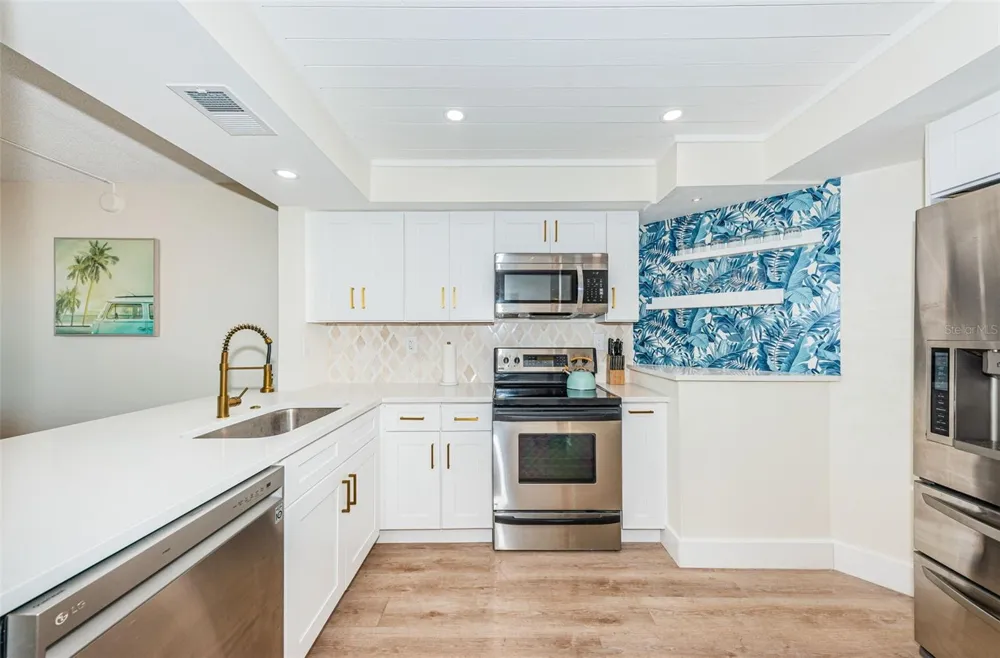 6177 SUN BOULEVARD #307 St Petersburg, FL 33715