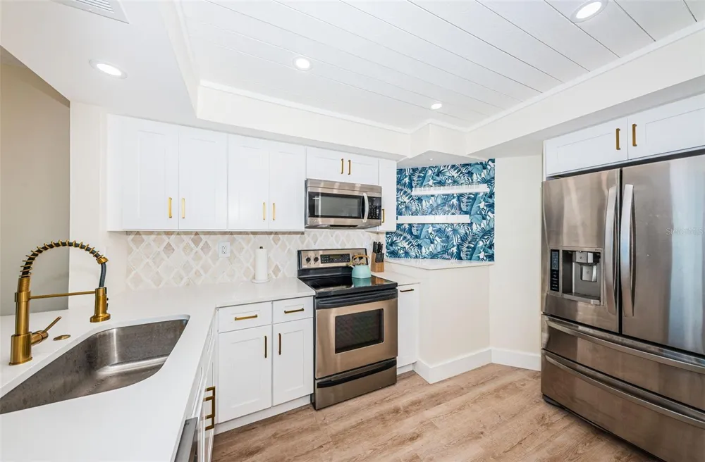 6177 SUN BOULEVARD #307 St Petersburg, FL 33715
