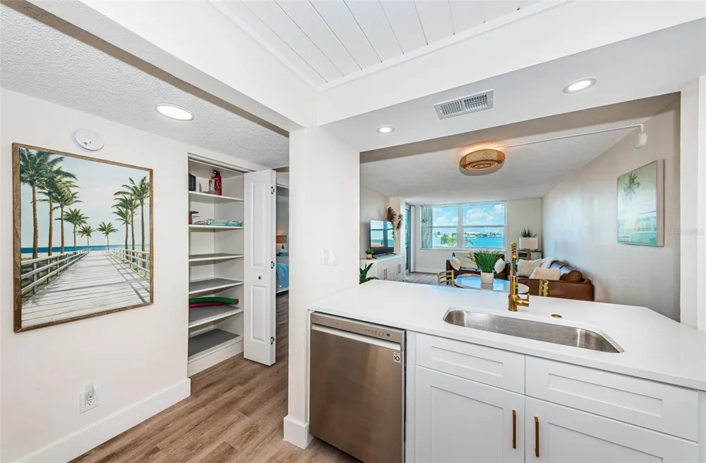 6177 SUN BOULEVARD #307 St Petersburg, FL 33715