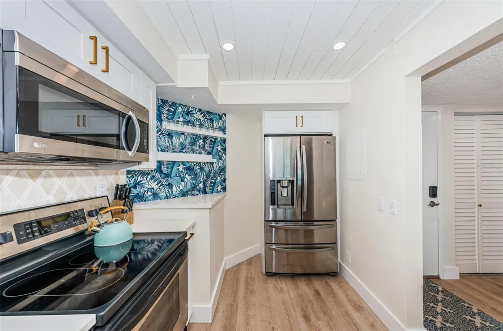 6177 SUN BOULEVARD #307 St Petersburg, FL 33715