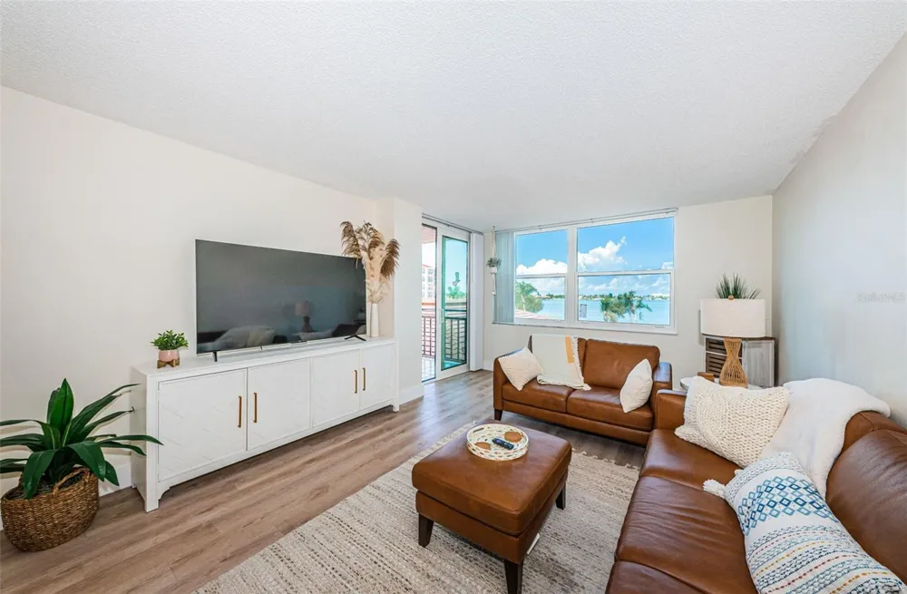 6177 SUN BOULEVARD #307 St Petersburg, FL 33715