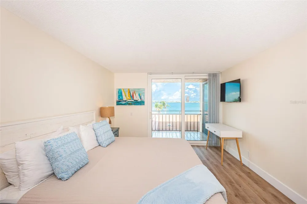 6177 SUN BOULEVARD #307 St Petersburg, FL 33715