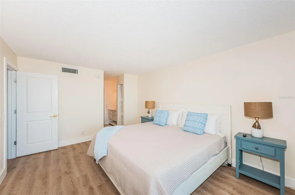 6177 SUN BOULEVARD #307 St Petersburg, FL 33715