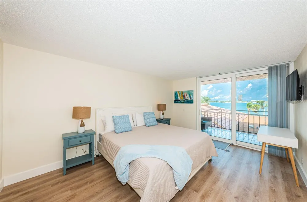 6177 SUN BOULEVARD #307 St Petersburg, FL 33715