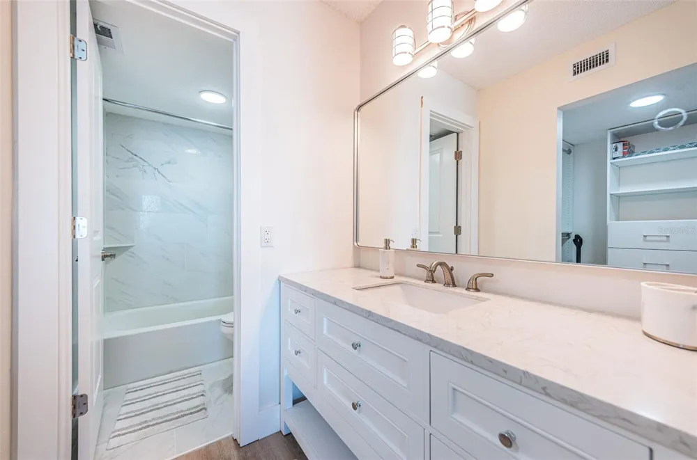 6177 SUN BOULEVARD #307 St Petersburg, FL 33715
