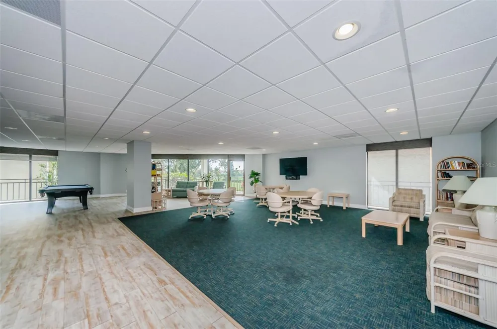 6177 SUN BOULEVARD #307 St Petersburg, FL 33715