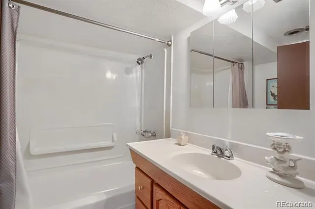 3293 S Oneida Way Denver, CO 80224