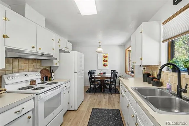 190 E Geddes Avenue Centennial, CO 80122