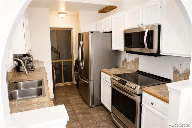 2230 Ambleside Drive Colorado Springs, CO 80915