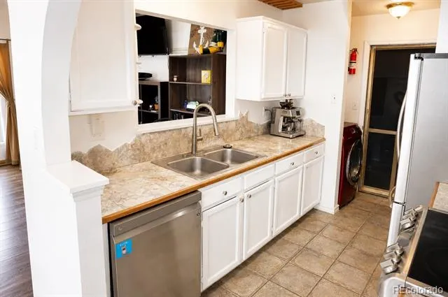 2230 Ambleside Drive Colorado Springs, CO 80915