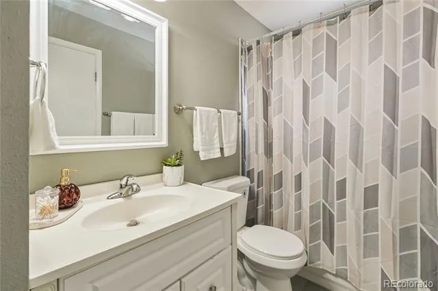 2045 Grosbear Lane Colorado Springs, CO 80916